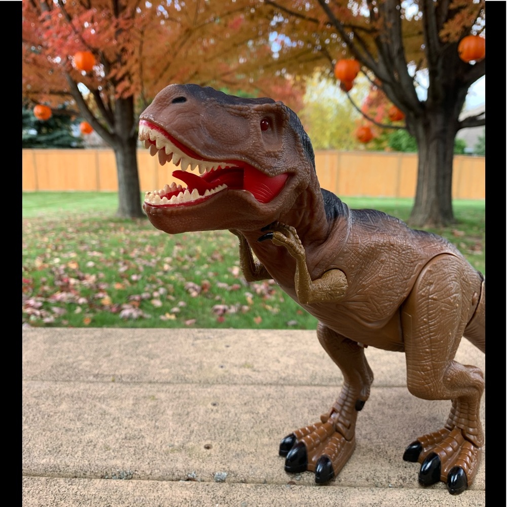 Realistic Tyrannosaurus Rex Roaring Twisting Moving  With Flashing Red Eyes 21"